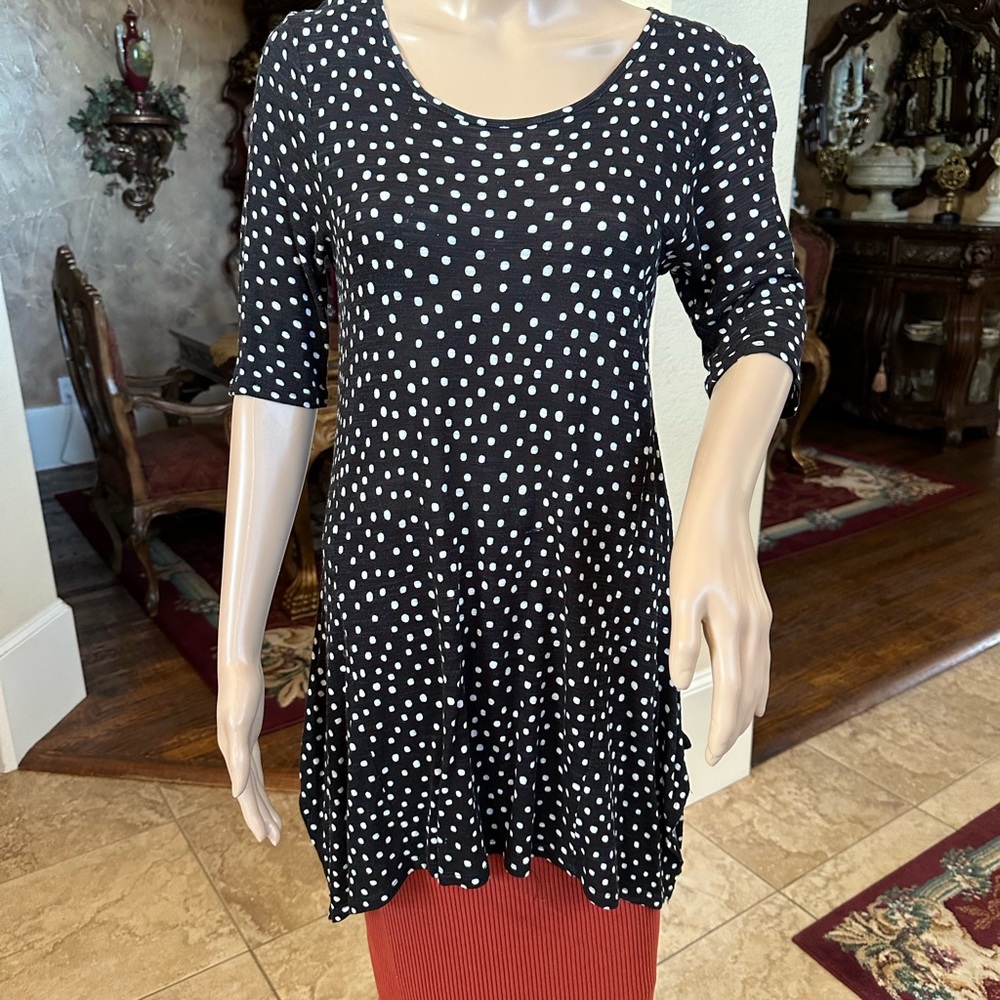 Black and white polka dot top